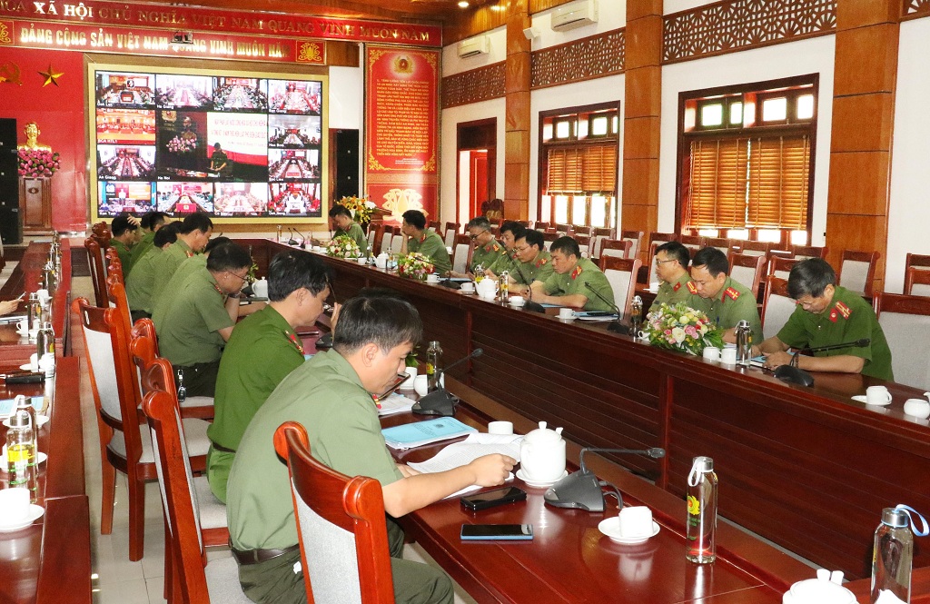 Tại điểm cầu Công an Nghệ An