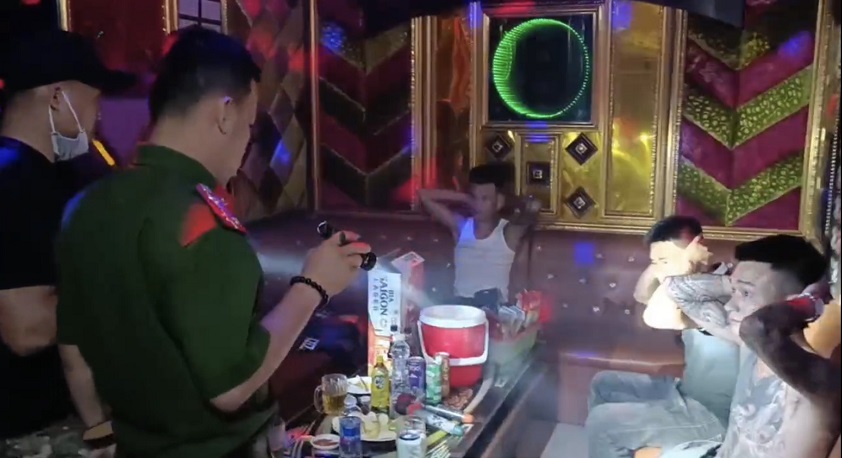 Tại thời điểm kiểm tra, cơ quan Công an phát hiện 04 đối tượng đang có dấu hiệu phê ma túy