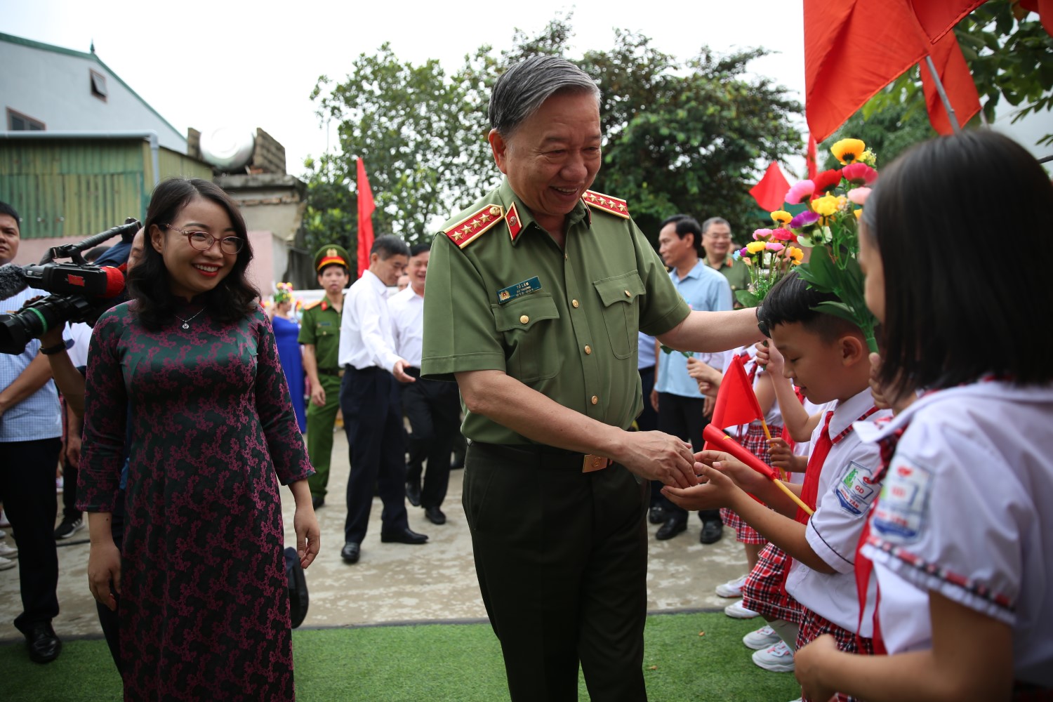 ... và các em thiếu nhi