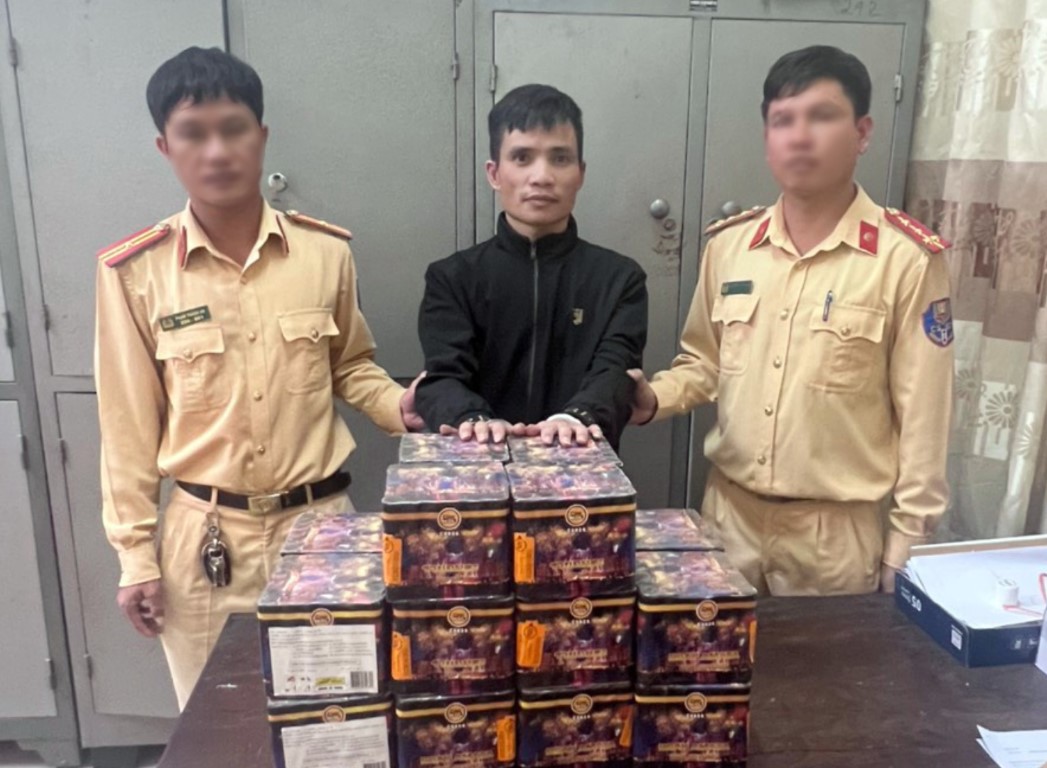 Đối tượng và tang vật tại cơ quan Công an