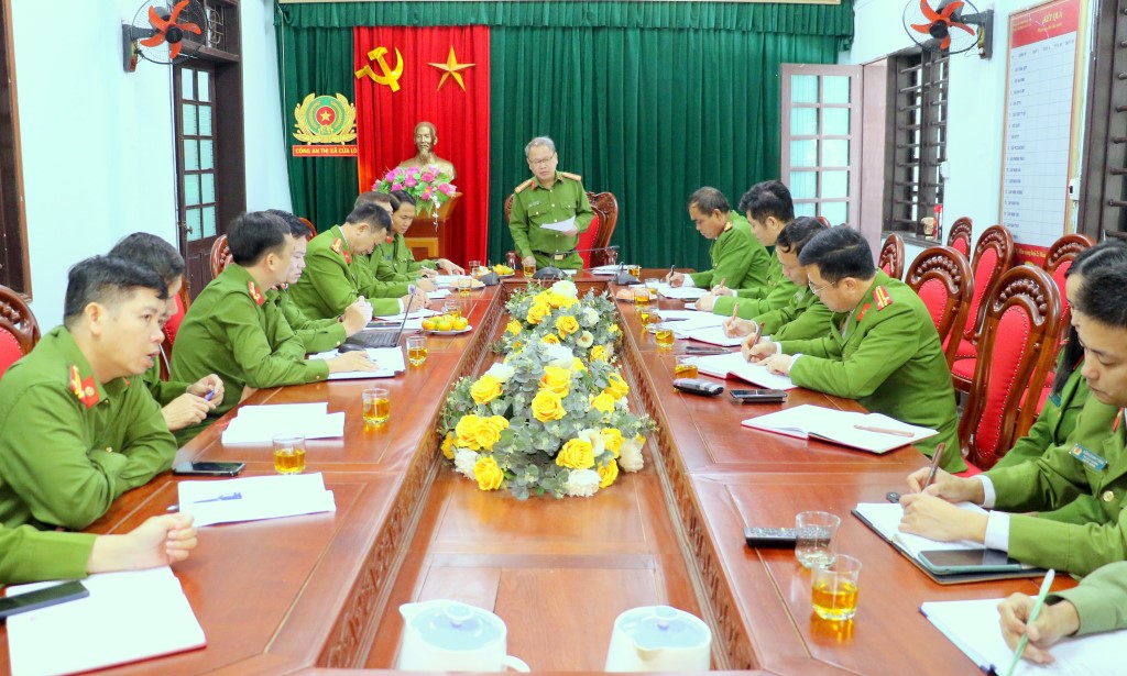 Đoàn công tác làm việc tại Công an thị xã Cửa Lò
