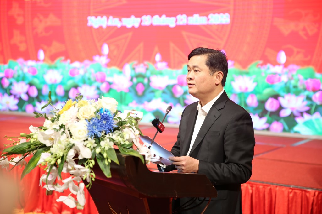Đồng chí Thái Thanh Quý - Bí thư Tỉnh uỷ, Trưởng đoàn Đại biểu Quốc hội, Chủ tịch HĐND tỉnh, Phó trưởng Ban Chỉ đạo Đề án Tổng kết Nghị quyết 26 phát biểu chào mừng Tọa đàm