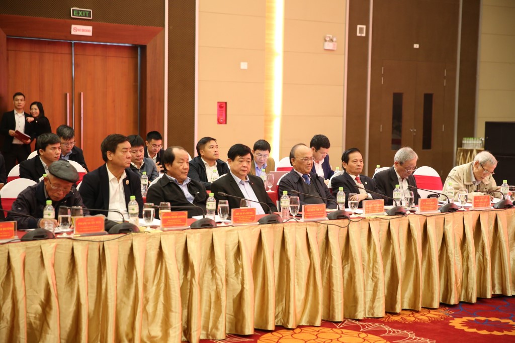   Các đồng chí nguyên Ủy viên Ban Chấp hành Trung ương Đảng, nguyên Thường trực Tỉnh uỷ, các chuyên gia, nhà khoa học, thành viên Ban Chỉ đạo và Tổ Biên tập giúp việc Ban Chỉ đạo Trung ương dự Tọa đàm