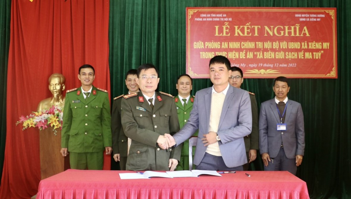 Ký kết quy chế phối hợp giữa Phòng An ninh chính trị nội bộ với UBND xã Xiêng My
