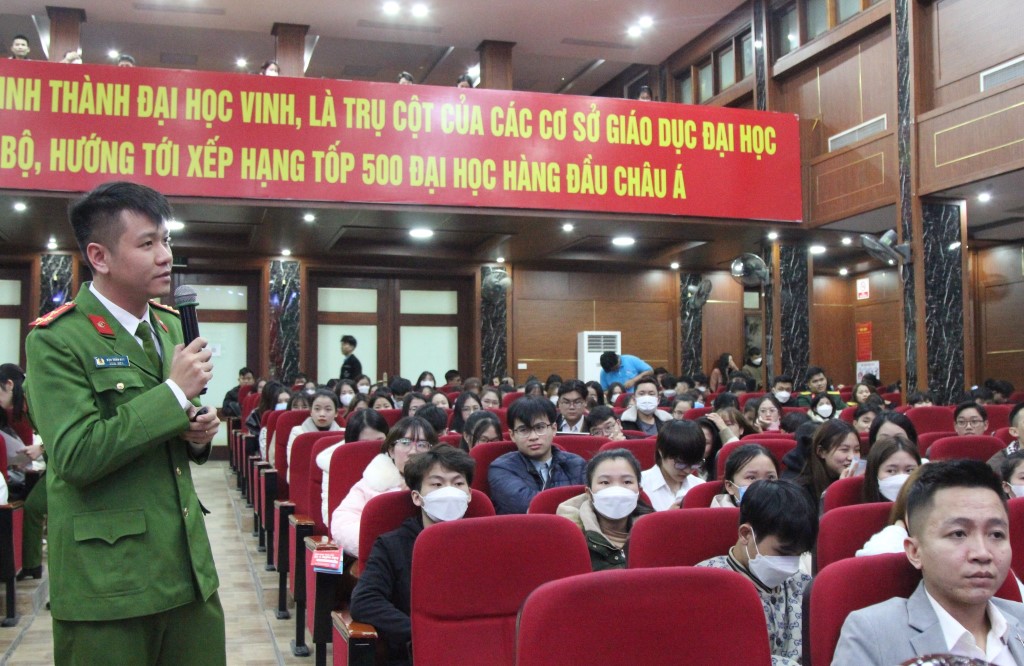 Buổi tuyên truyền về pháo thu hút hàng trăm sinh viên tham gia
