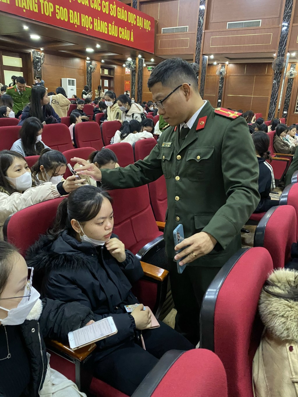 Tuyên truyền, hướng dẫn sinh viên đăng ký, cài đặt kích hoạt mã   định danh điện tử