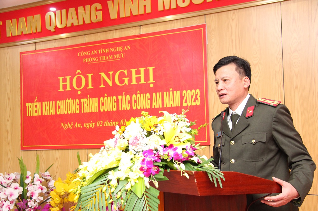 Đồng chí Thượng tá Phạm Vũ Cường, Trưởng phòng Tham mưu Công an tỉnh phát biểu tại Hội nghị