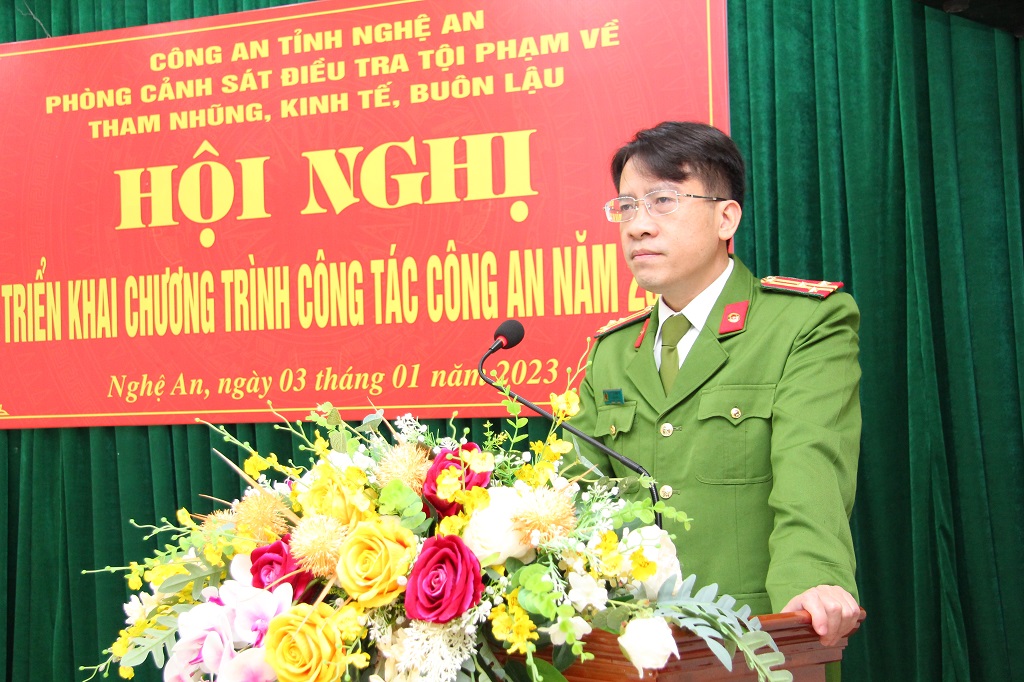 Đồng chí Thượng tá Nguyễn Bình Hà - Trưởng phòng Cảnh sát điều tra tội phạm về tham nhũng, kinh tế và buôn lậu, Công an tỉnh Nghệ An phát biểu tại Hội nghị