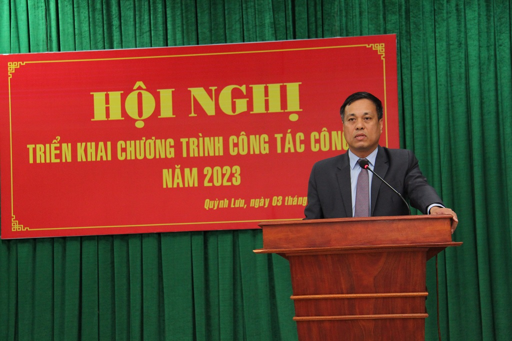 Đồng chí Hoàng Văn Bộ - Chủ tịch UBND huyện Quỳnh Lưu phát biểu tại Hội nghị