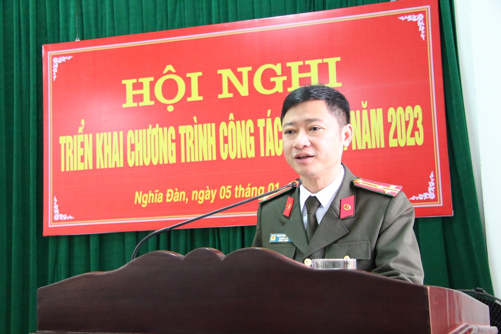 Đồng chí Thượng tá Trần Ngọc Tuấn - Phó Giám đốc Công an tỉnh phát biểu chỉ đạo tại Hội nghị