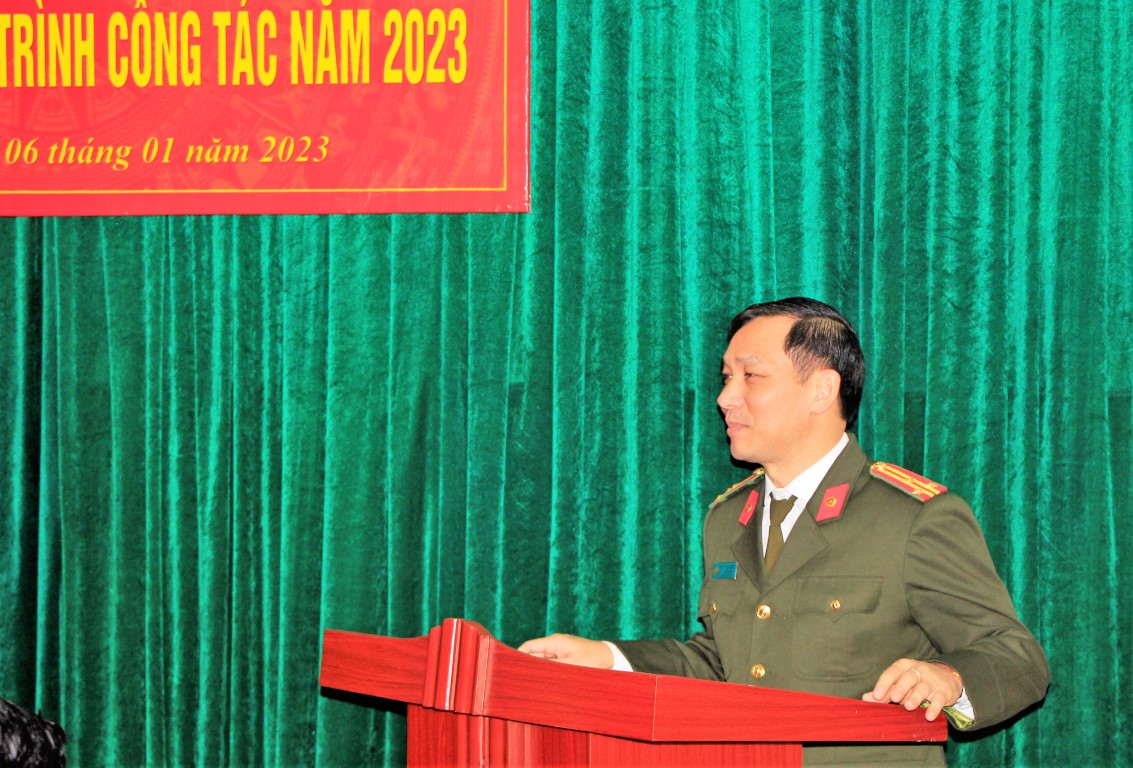 Đồng chí Thượng tá Đinh Trọng Dung – Trưởng phòng phong trào toàn dân bảo vệ ANTQ phát biểu tại hội nghị