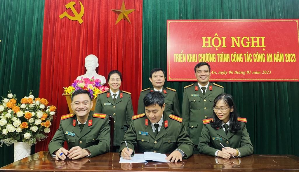 Các đội nghiệp vụ ký giao ước thực hiện phong trào thi đua năm 2023