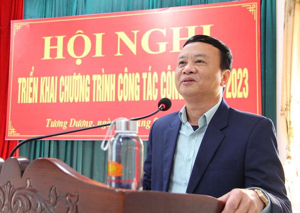 Đồng chí Nguyễn Văn Hải, Bí thư Huyện ủy ghi nhận và biểu dương những kết quả xuất sắc mà Công an huyện nhà đã đạt được trong năm 2022