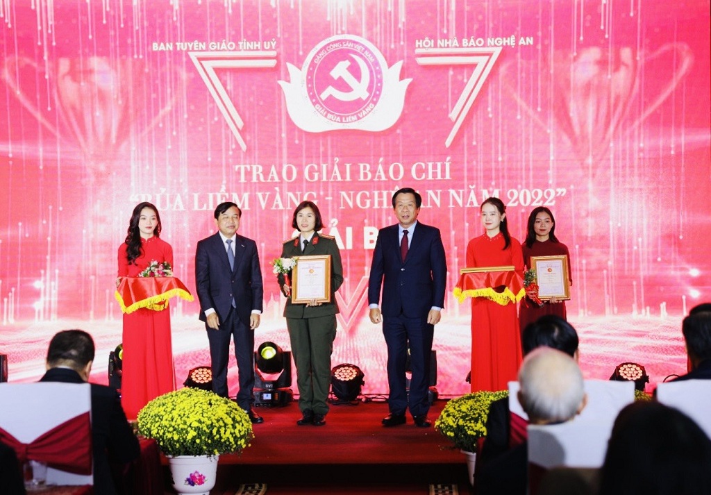  Công an Nghệ An đạt giải Ba giải Báo chí Búa liềm vàng