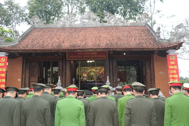 Đoàn đại biểu tưởng nhớ Bộ trưởng Trần Quốc Hoàn