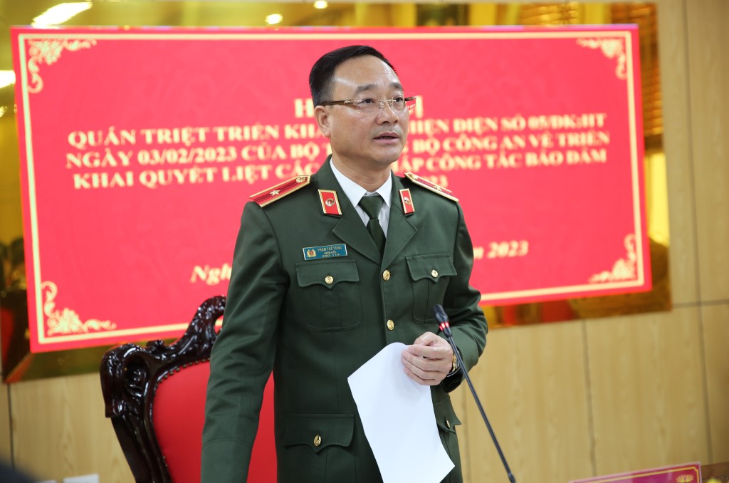 Đồng chí Thiếu tướng Phạm Thế Tùng, Ủy viên Ban Thường vụ Tỉnh ủy, Bí thư Đảng ủy, Giám đốc Công an tỉnh chủ trì Hội nghị