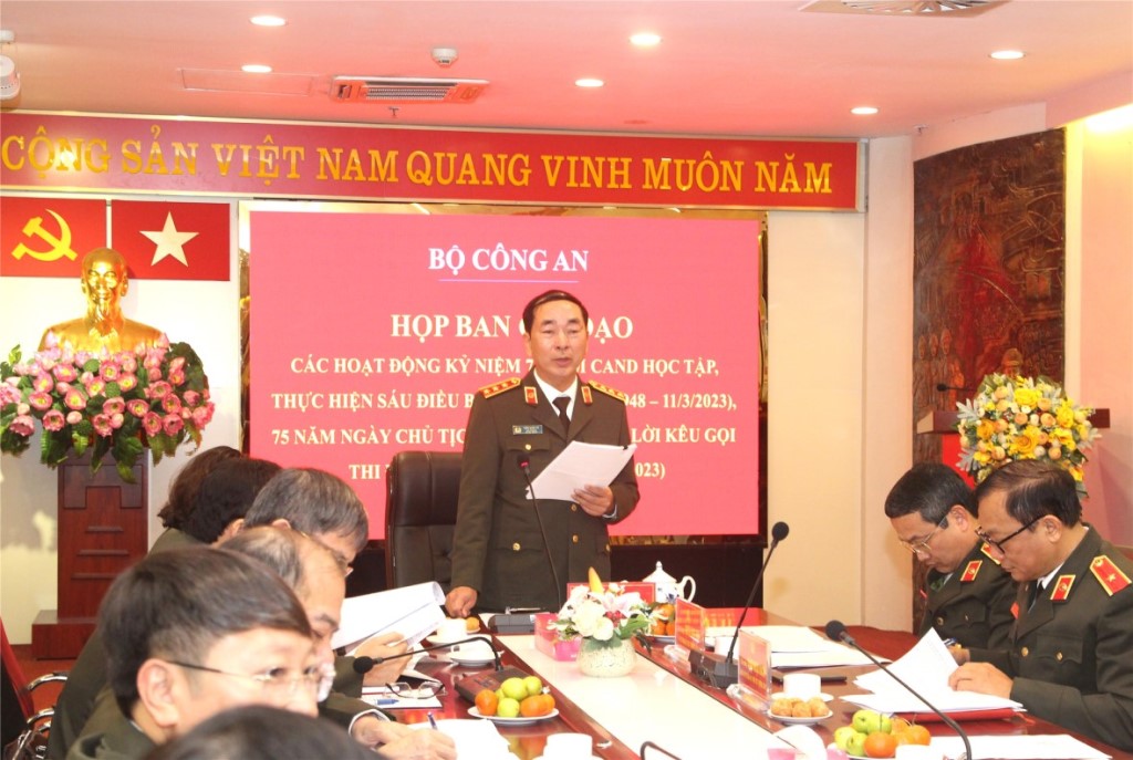 Thứ trưởng Trần Quốc Tỏ chủ trì cuộc họp.