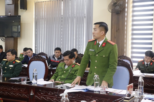 Lãnh đạo Công an huyện Con Cuông báo cáo Đề án xây dựng “Xã biên giới sạch về ma tuý” hướng đến mục tiêu “Huyện biên giới sạch về ma tuý”.