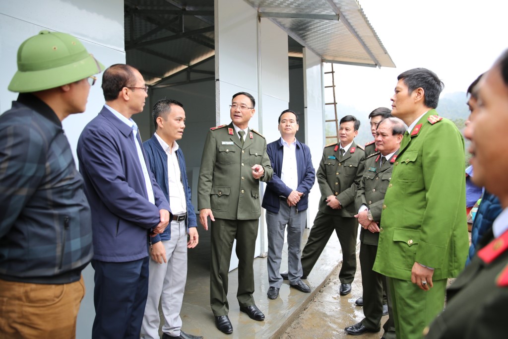 Giám đốc Công an tỉnh ghi nhận những nỗ lực của cấp ủy, chính quyền địa phương, lực lượng Công an cơ sở, chủ đầu tư, đơn vị thi công đã khắc phục khó khăn, tập trung lãnh, chỉ đạo, đẩy nhanh tiến độ để thi công