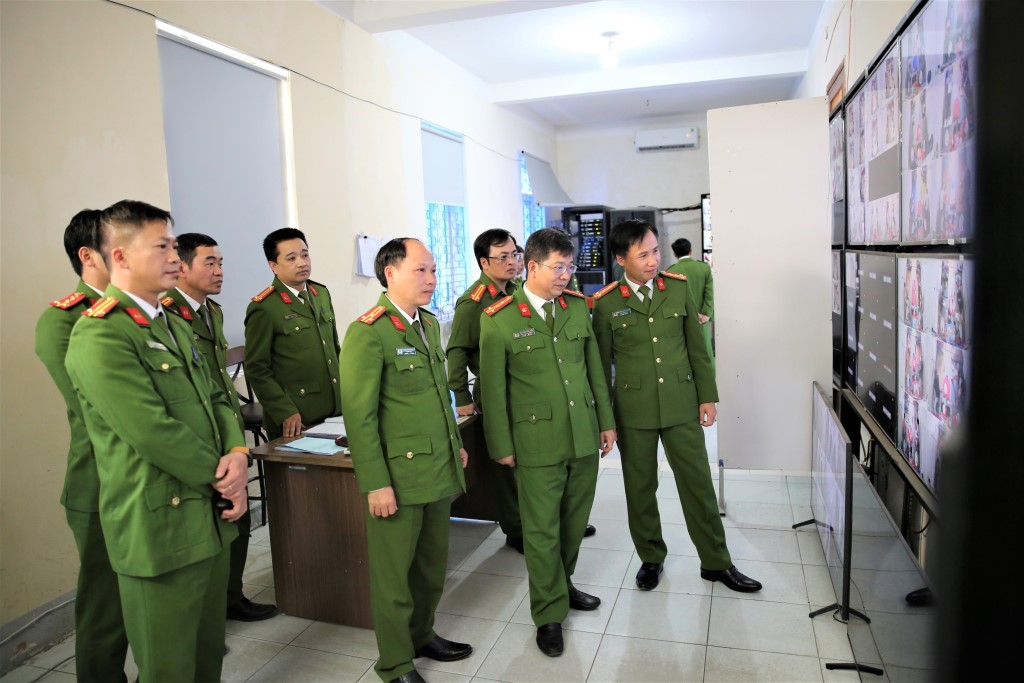 Kiểm tra hệ thống camera giám sát tại Trại tạm giam Công an tỉnh