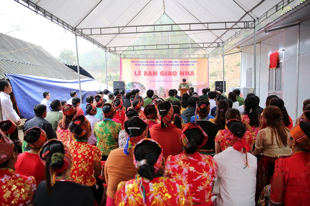 Toàn cảnh Lễ bàn giao nhà cho người nghèo, người có hoàn cảnh khó khăn