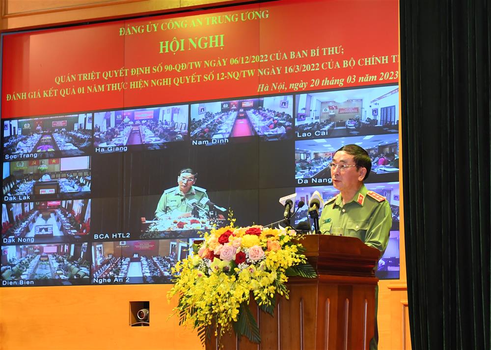 Đồng chí Thượng tướng Trần Quốc Tỏ, Ủy viên Trung ương Đảng, Phó Bí thư Đảng ủy Công an Trung ương quán triệt nội dung Quy chế phối hợp ban hành kèm theo Quyết định số 90 của Ban Bí thư và quán triệt Nghị quyết số 16 của Đảng ủy Công an Trung ương
