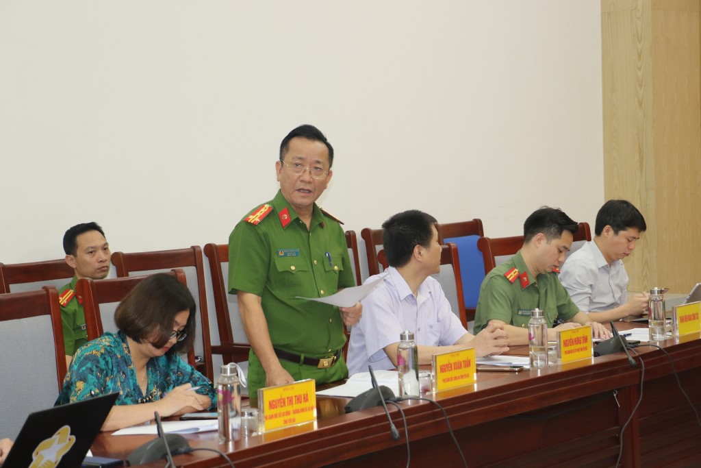 Lãnh đạo Phòng Cảnh sát quản lý hành chính về trật tự xã hội Công an Nghệ An chia sẻ kinh nghiệm trong quá trình thu nhận định danh điện tử trên địa bàn tỉnh Nghệ An