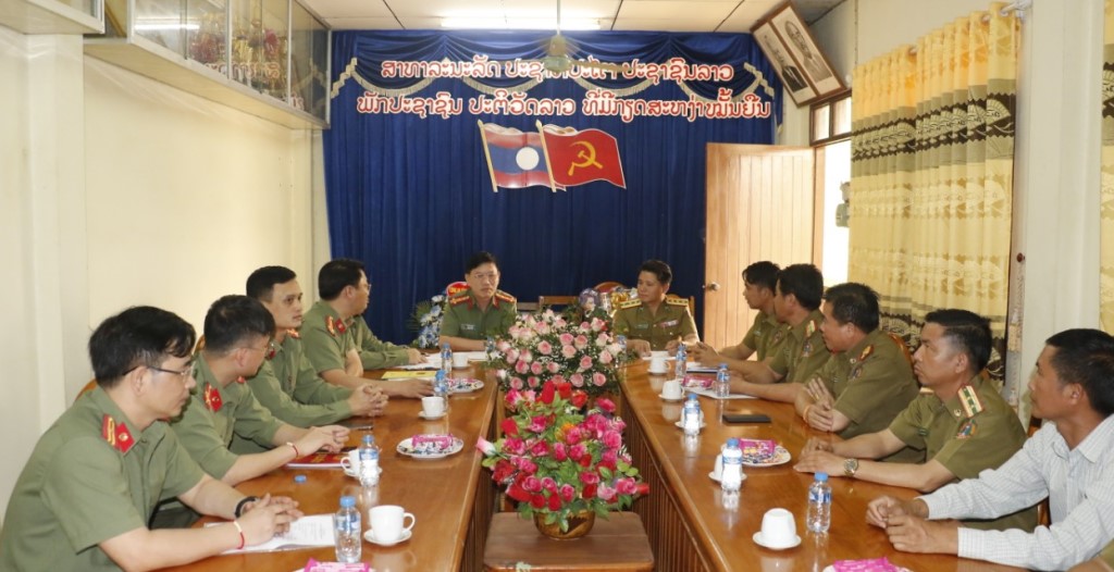 Công an tỉnh Nghệ An thăm, chúc Tết Công an tỉnh Hủa Phăn