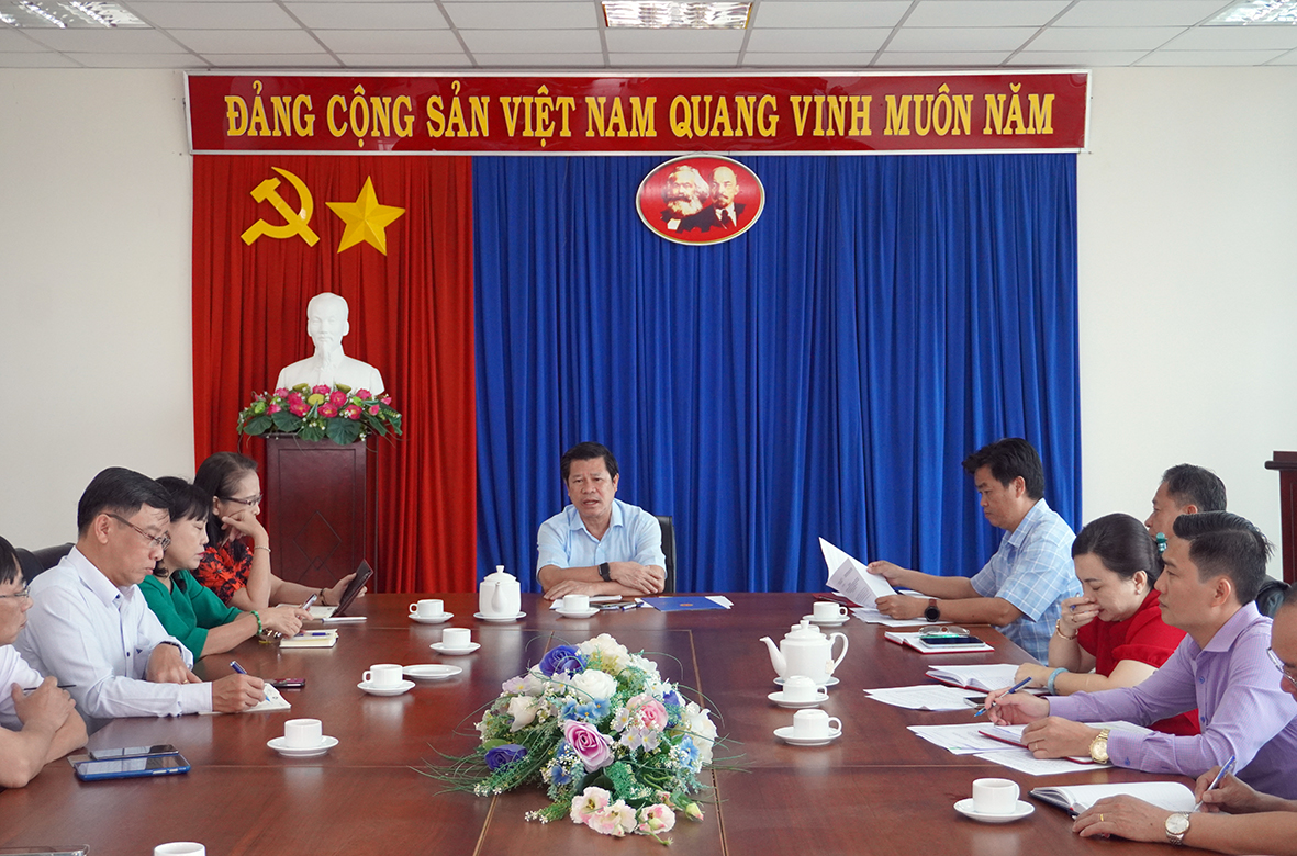Ông Nguyễn Văn Xinh, Ủy viên Ban Thường vụ Tỉnh ủy, Trưởng Ban Tuyên giáo Tỉnh ủy chủ trị cuộc họp.