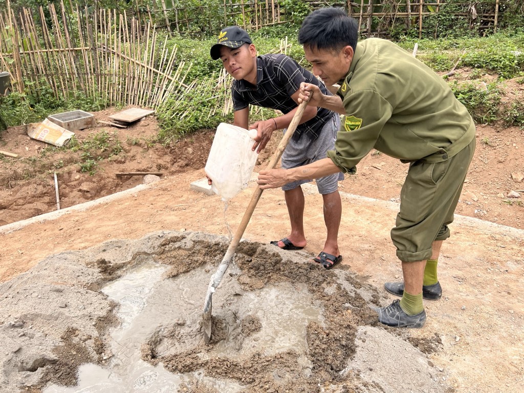 Nguồn nước phục vụ quá trình xây dựng  tại hai bản không nhiều như ở các nơi khác