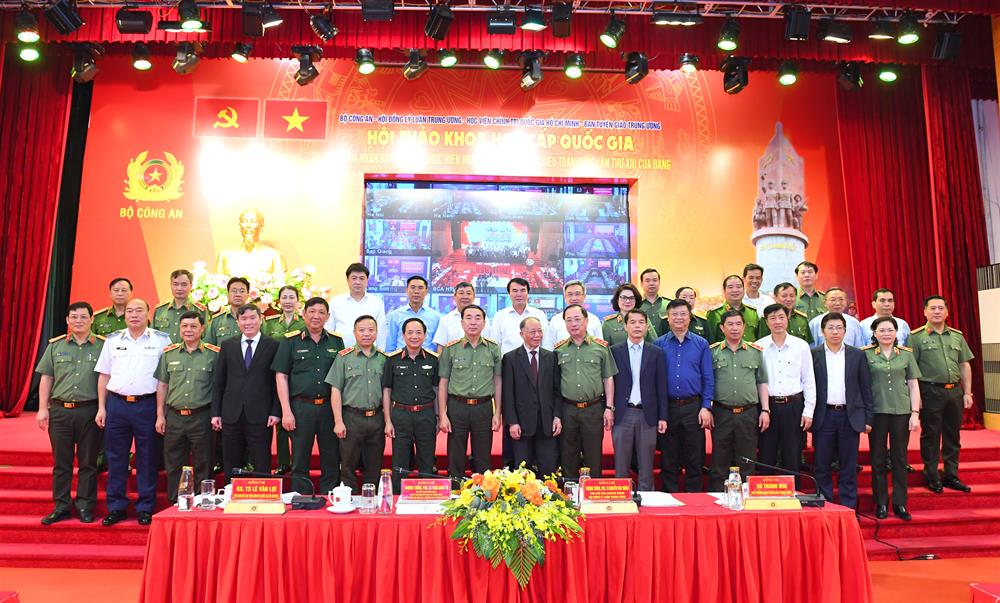 Các đại biểu tham dự Hội thảo.