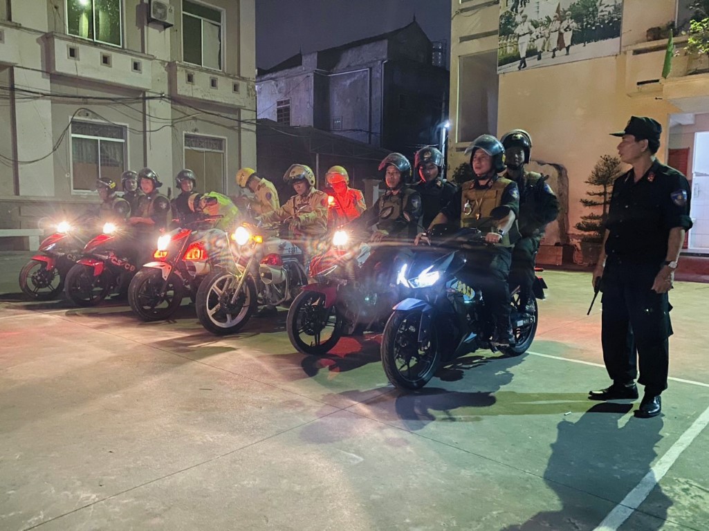 Tổ  515 trước giờ tuần tra