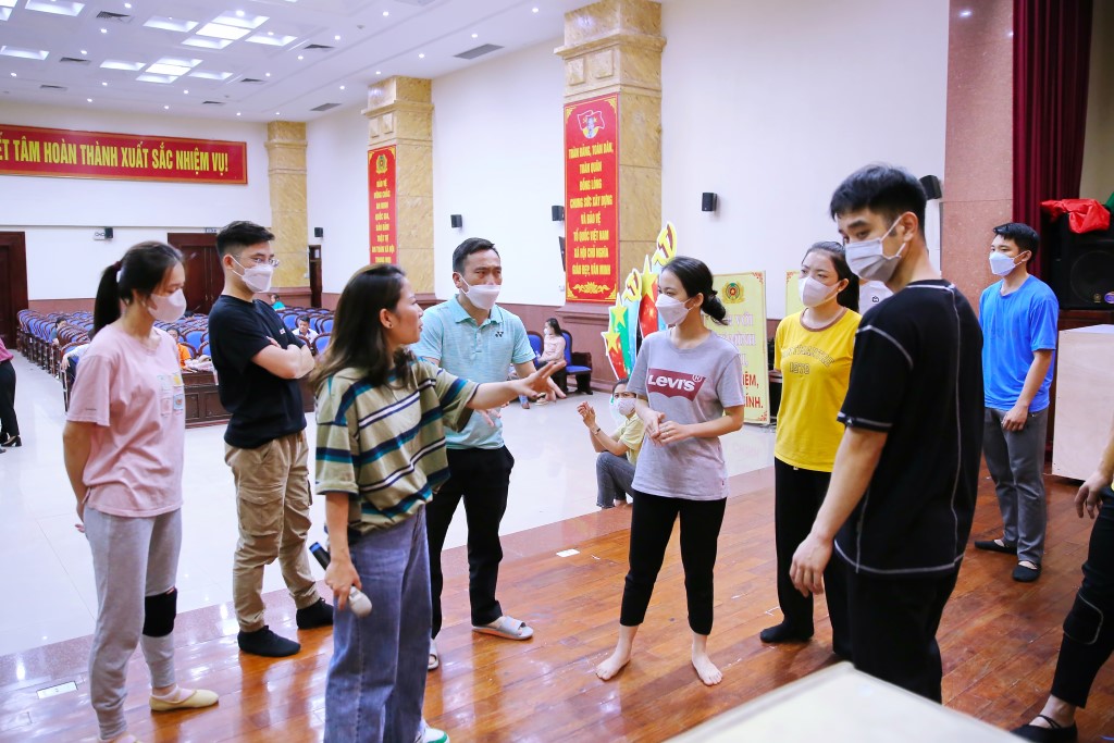 Đoàn nghệ thuật quần chúng Công an tỉnh Nghệ An tổng duyệt chương trình 