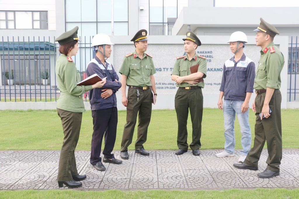 Thông qua các cuộc trao đổi, lực lượng An ninh kinh tế Công an tỉnh Nghệ An đã kịp thời nắm bắt tâm tư, nguyện vọng và giúp các doanh nghiệp, nhà đầu tư tháo gỡ các khó khăn, vướng mắc. 