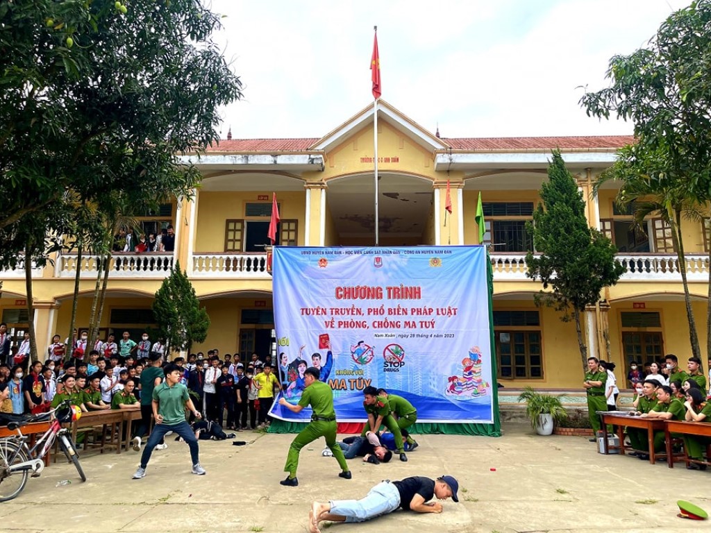 Các tiết mục giao lưu văn nghệ “Tháng Năm trên quê hương Bác”