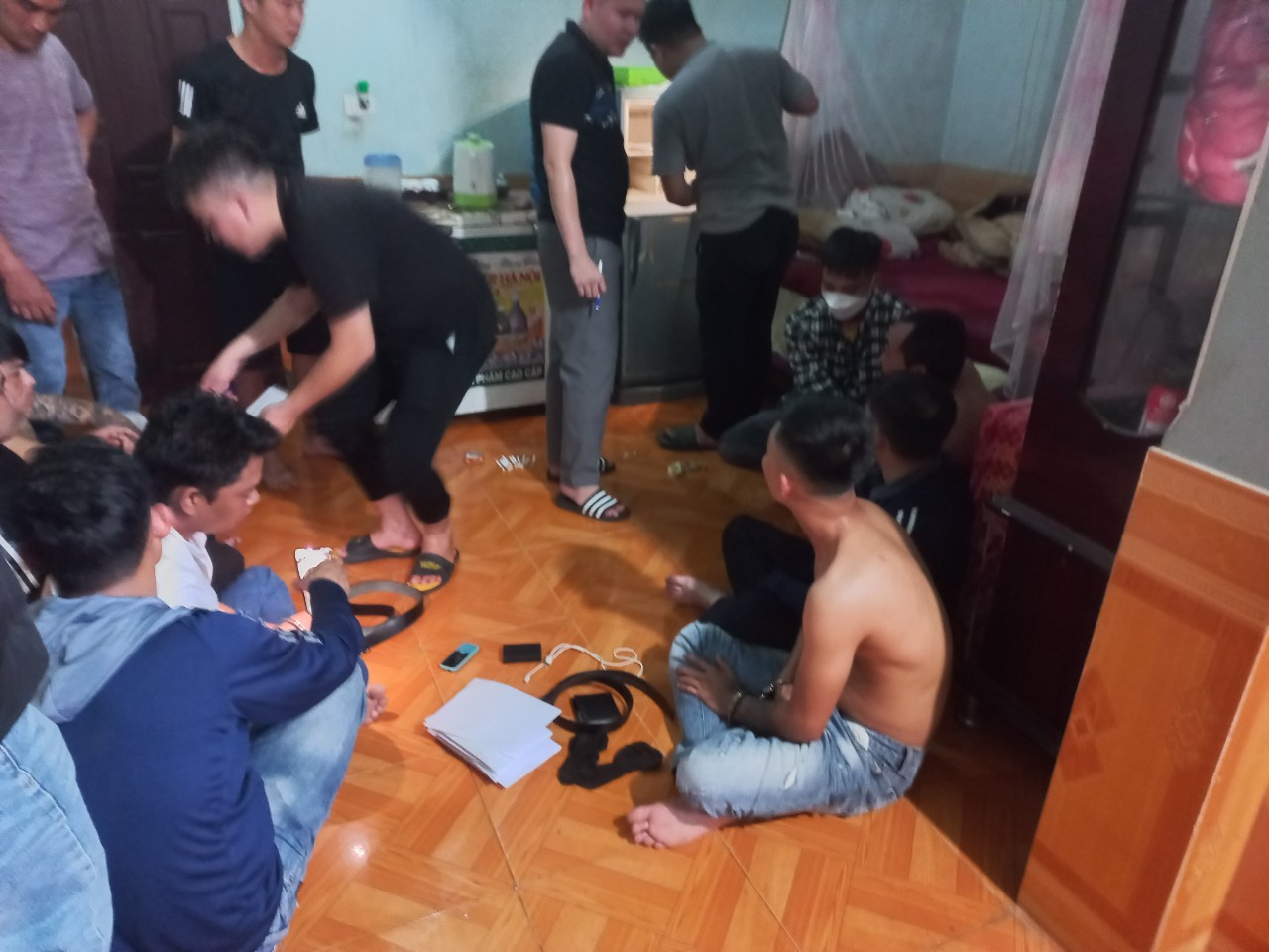 Hiện trường lực lượng Công an phát hiện, bắt giữ các đối tượng