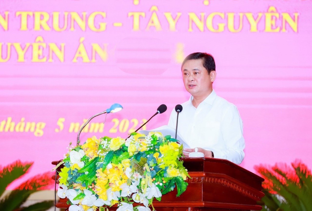 Đồng chí Thái Thanh Quý, Uỷ viên Trung ương Đảng, Bí thư Tỉnh uỷ Nghệ An phát biểu tại Hội nghị