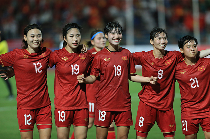 Đội tuyển nữ Việt Nam vui mừng khi giành vé vào chung kết SEA Games 32. Ảnh: bongdaplus.