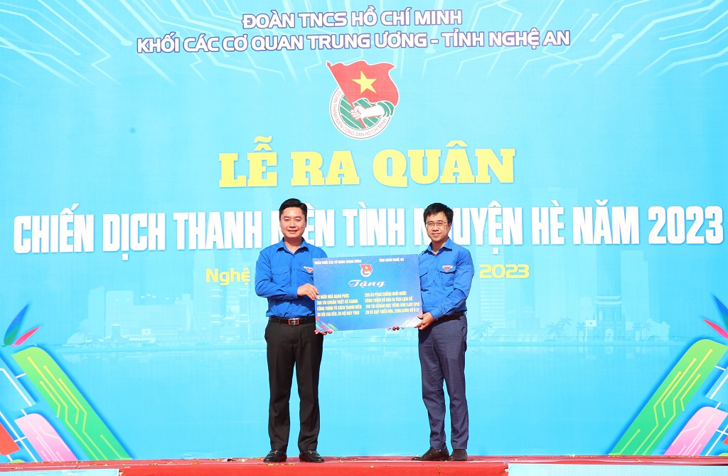 Trung ương Đoàn, Tỉnh đoàn Nghệ An hỗ trợ vốn vay cho thanh niên phát triển kinh tế tại thị xã Thái Hòa, huyện Quỳ Hợp, Quỳ Châu, thị xã Hoàng Mai trị giá 500 triệu đồng