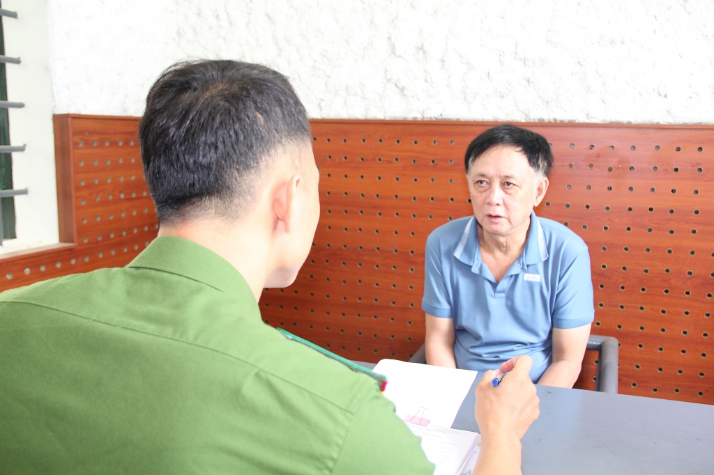 Cơ quan Công an làm việc với Lê Văn Anh
