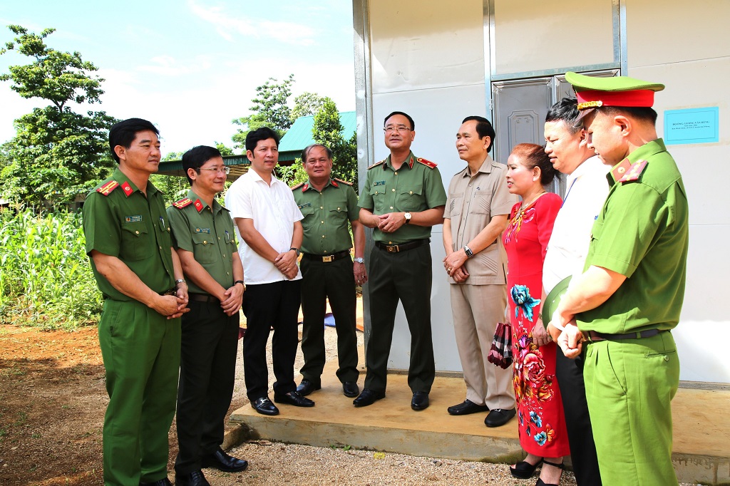 Đồng chí Thiếu tướng Phạm Thế Tùng, Ủy viên Ban Thường vụ Tỉnh ủy, Giám đốc Công an tỉnh cùng đoàn công tác kiểm tra thực tế tại huyện Quế Phong