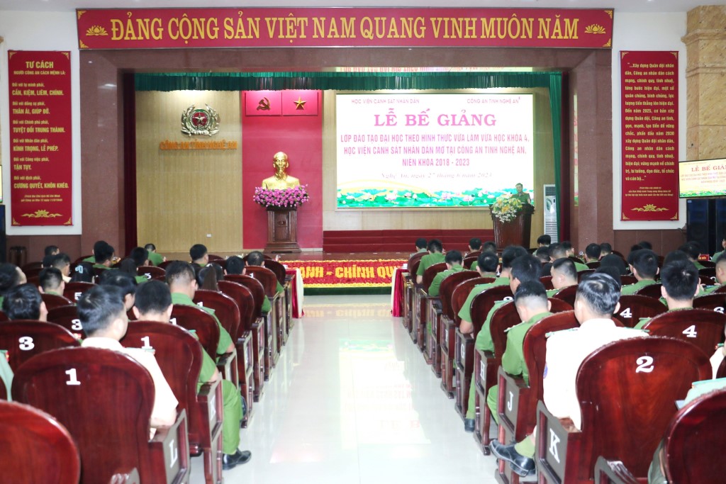 Toàn cảnh Lễ bế giảng