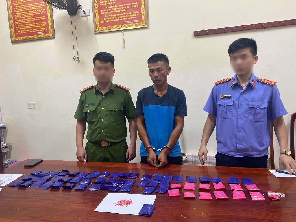 Công an huyện Diễn Châu bắt đối tượng Vũ Văn Toản, thu 12.000 viên ma túy tổng hợp