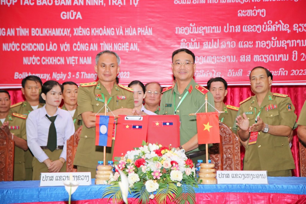 Công an tỉnh Nghệ An ký kết biên bản ghi nhớ với Công an tỉnh Xiêng Khoảng