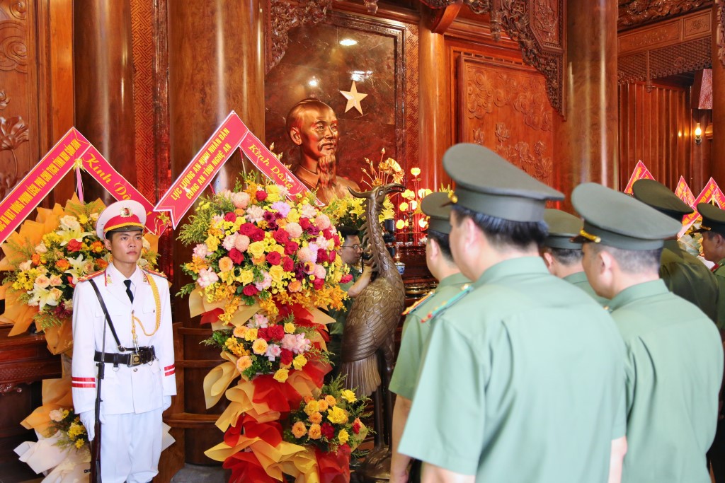 Nguyện không ngừng tu dưỡng, rèn luyện tư cách người Công an cách mạng theo Sáu điều Bác Hồ dạy