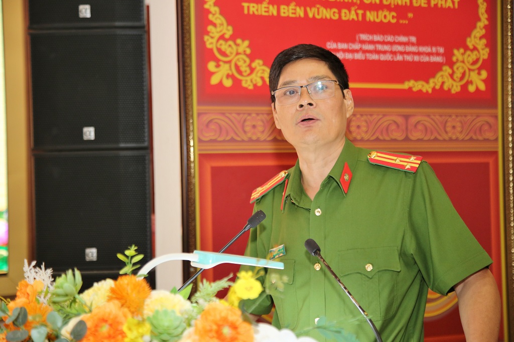 Các đại biểu tham luận tại buổi Lễ