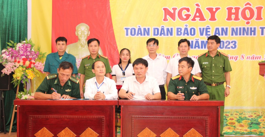Ký kết giao ước thi đua phong trào toàn dân bảo vệ ANTQ tại xã Nậm Giải