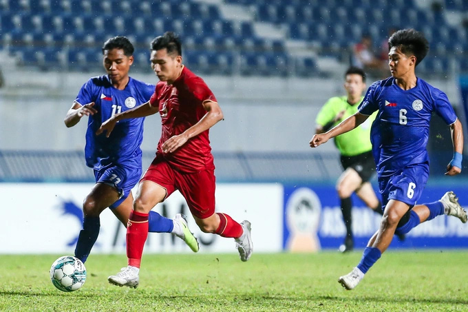 U23 Philippines (áo xanh) phải dừng bước vì không thể thắng U23 Việt Nam. Ảnh: DÂN TRÍ