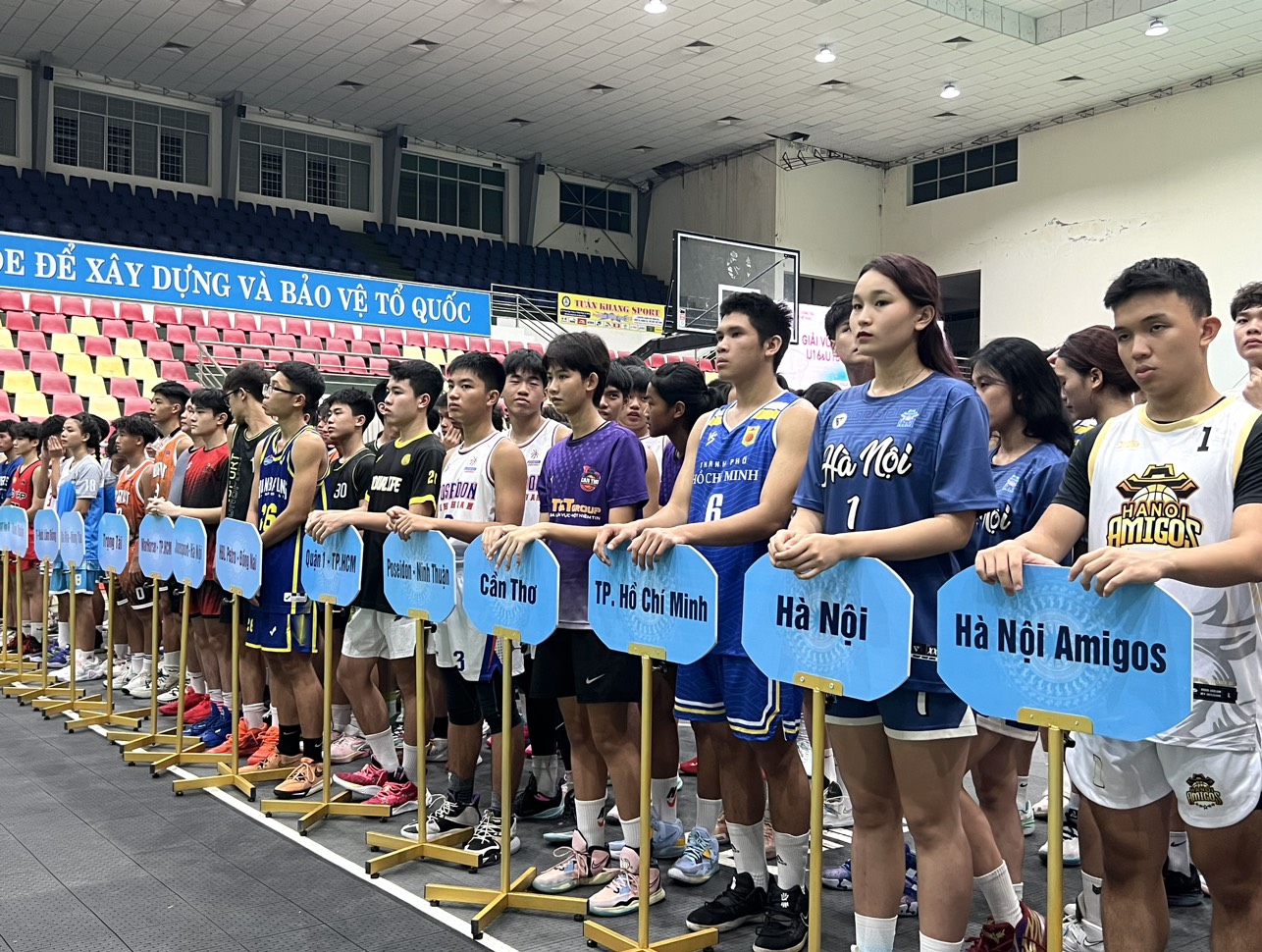 Các đoàn tham gia Giải bóng rổ trẻ toàn quốc năm 2023.