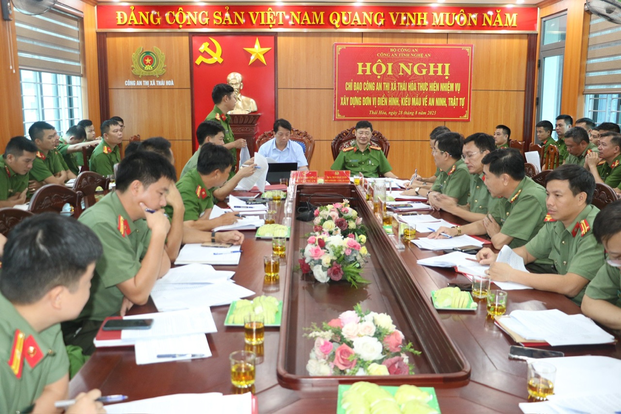 Toàn cảnh buổi làm việc